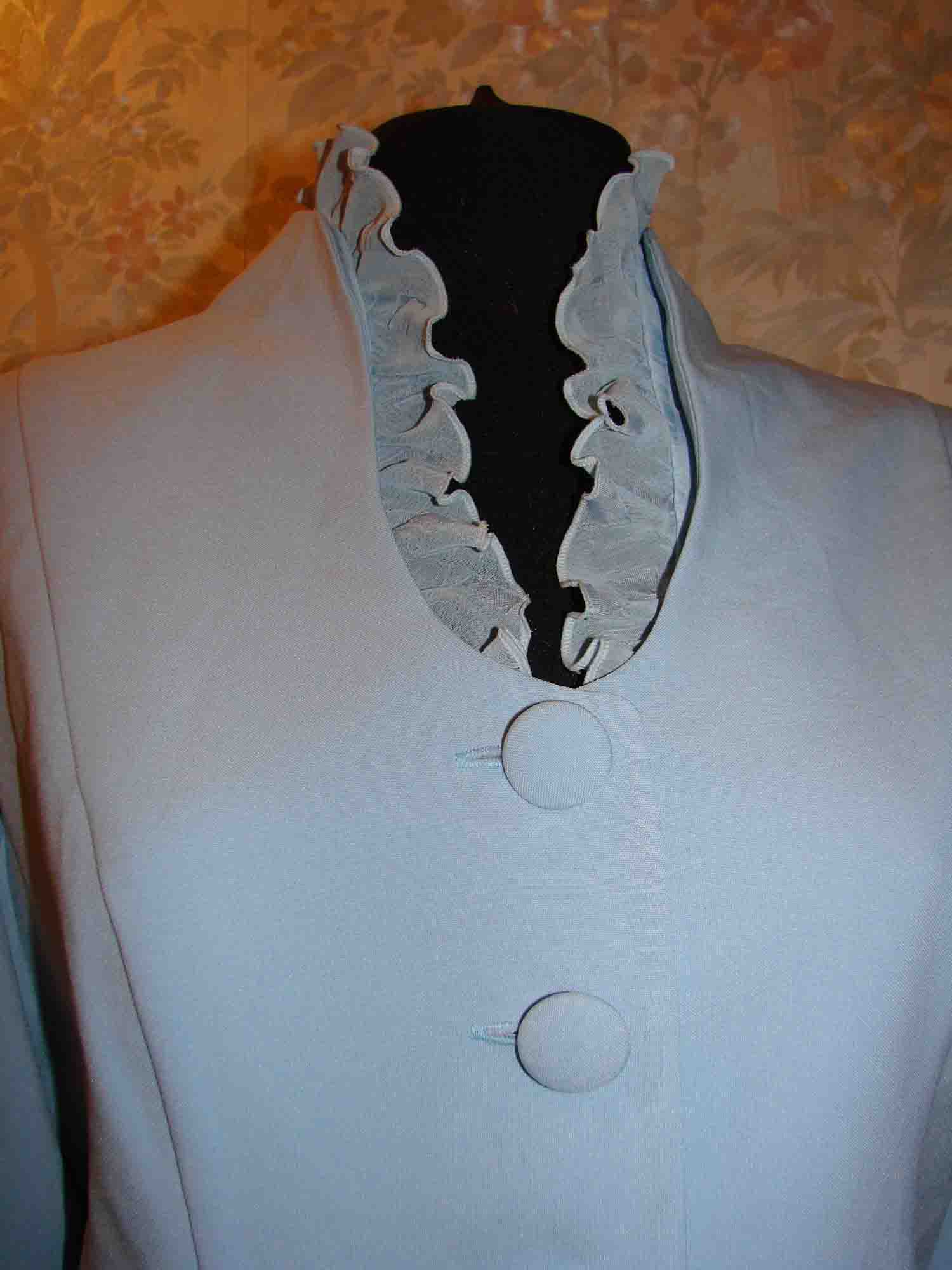 Костюмы, юбки (подруга продает)