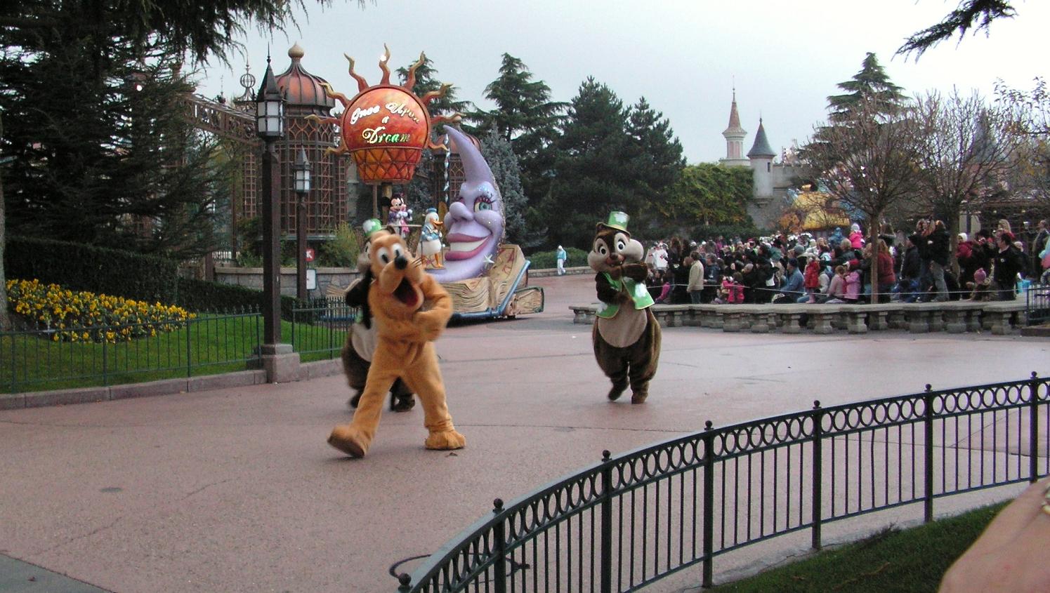 Начало парада. Диснейленд 11.2008