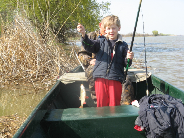 И без шапки тоже. Кстати в тот раз только Мишка вытаскивал что-то стоящее. :). Астрахань