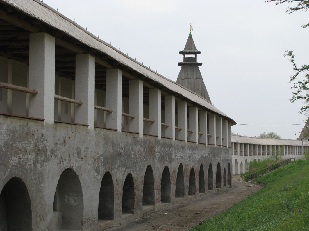 Стена. Ждет свежей покраски. Астрахань