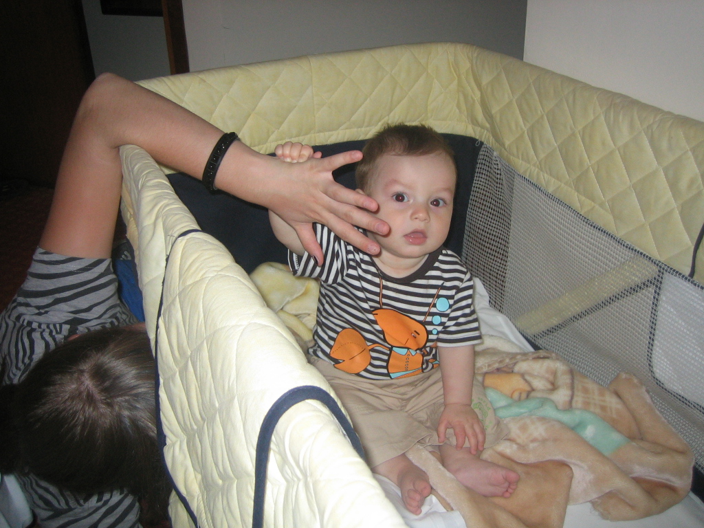 Вот в такой кровати спал на югах. Кипр2009