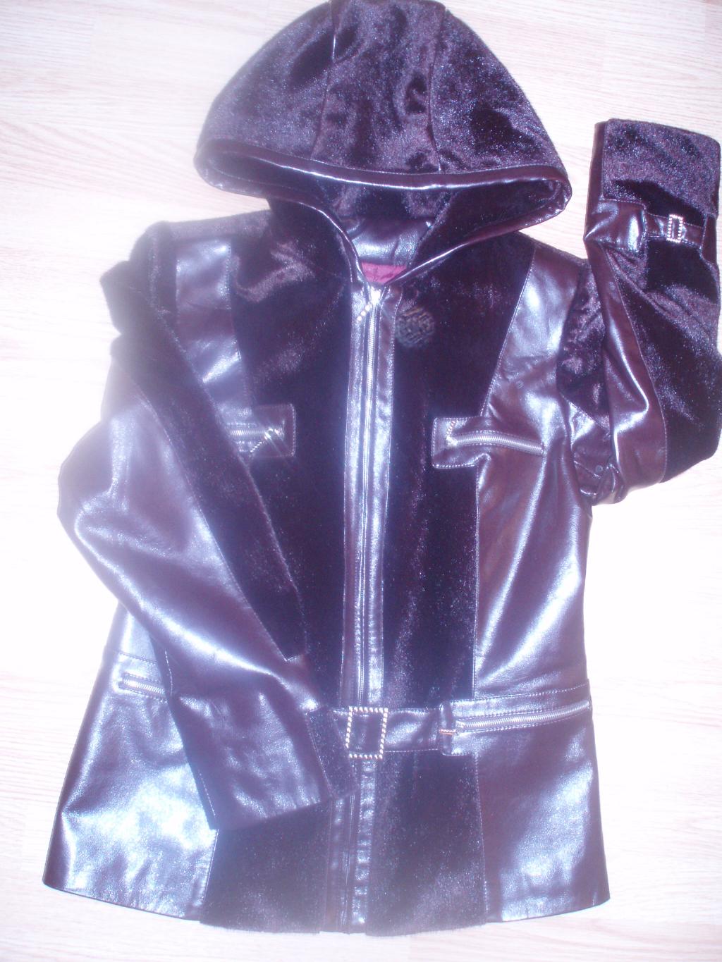 утепленная курточка с капюшоном. Женсие вещи