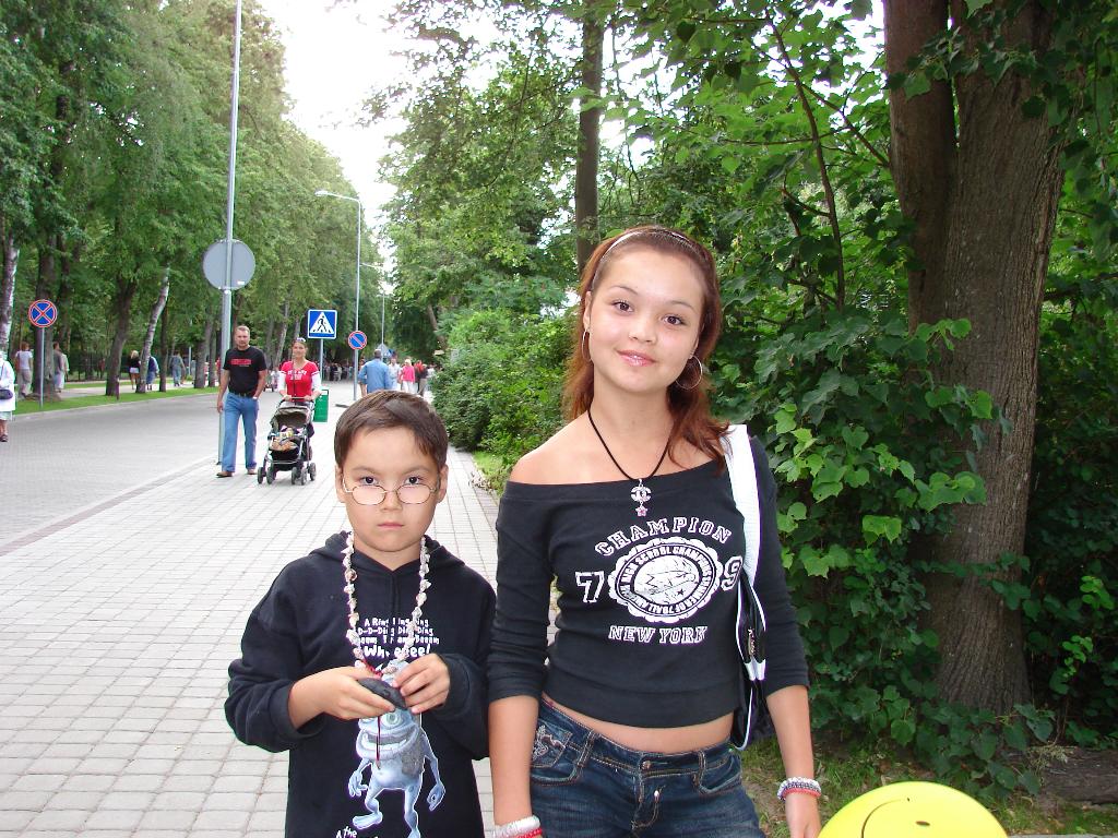 детишки в паланге . 