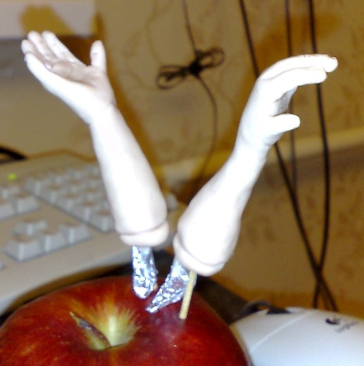 Дебютая кукла из пластика