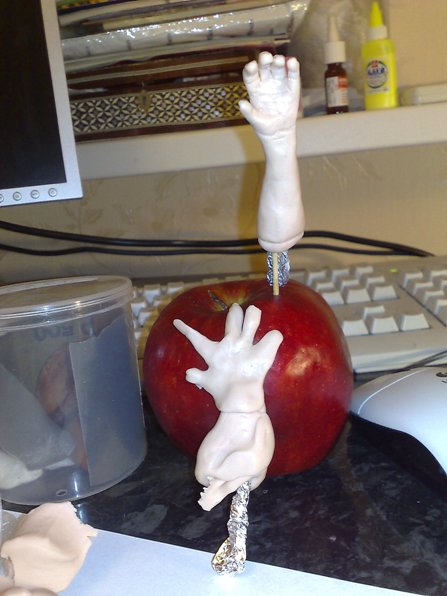 Дебютая кукла из пластика