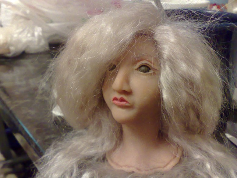 Дебютая кукла из пластика