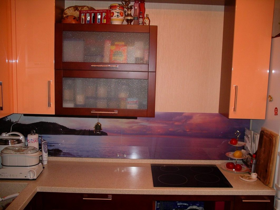 Кухня. Стеклянный фартук. Кухня