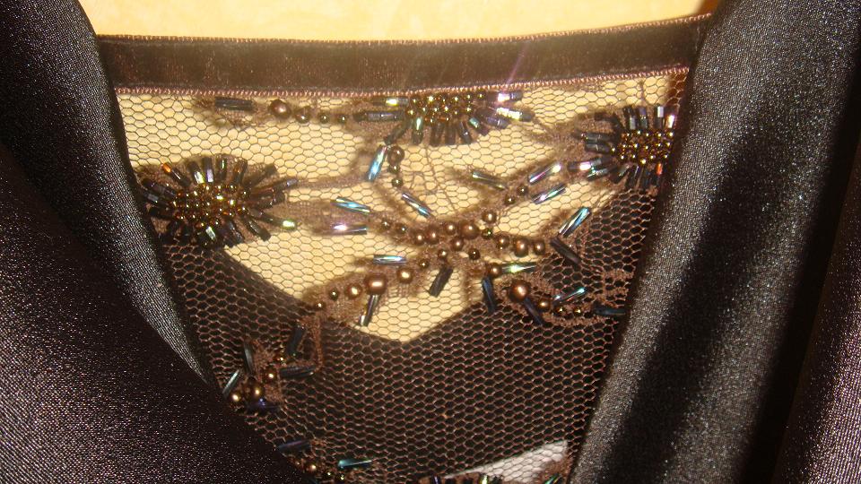 то же платье,вышивка на груди. вещи на продажу