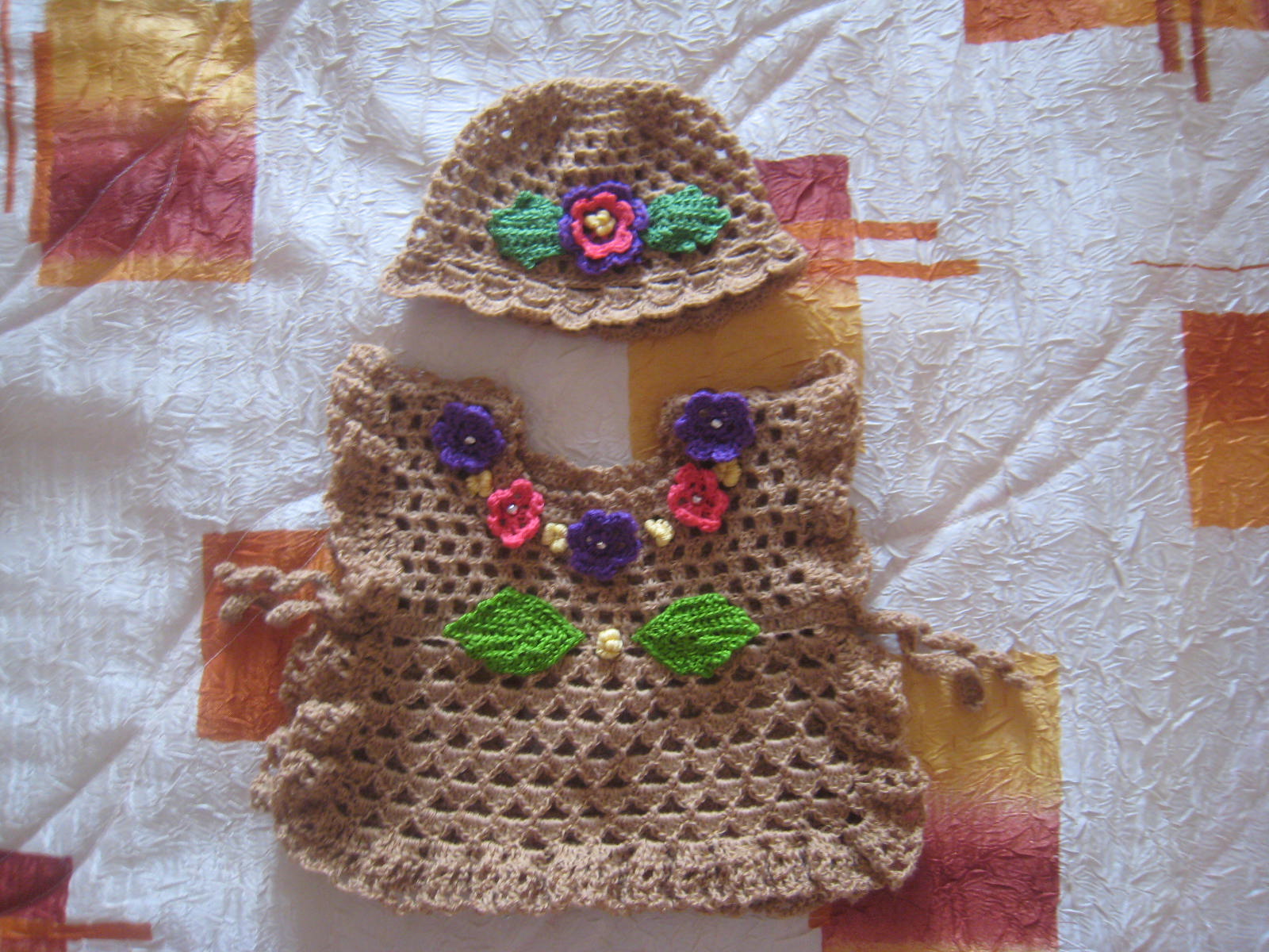 Комплект на куклу из 4ех предметов(кофточка,штанишки,туника,шапочка). Детская зима