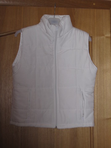 Безрукавка на тонком синтепоне 44-46 разм.. Женское 42-46.