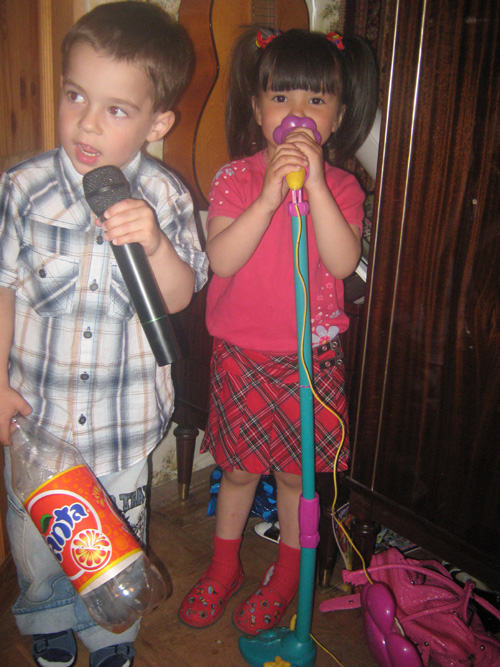  Комические куплеты. Первая неделя дома