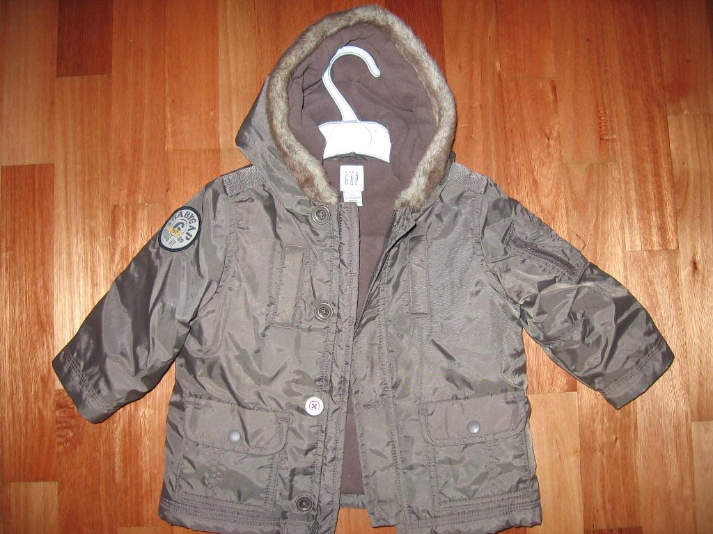 Куртка GAP утепленная  д/м 18-24мес. 900р.. 