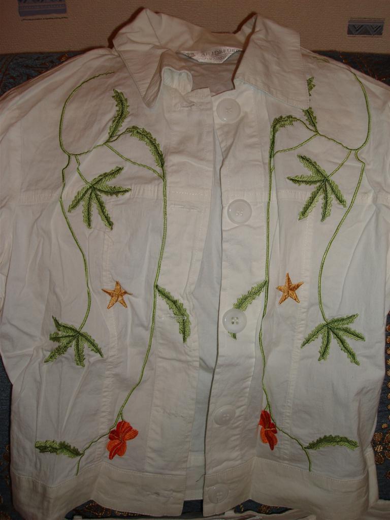 курточка ближе. костюмы женские