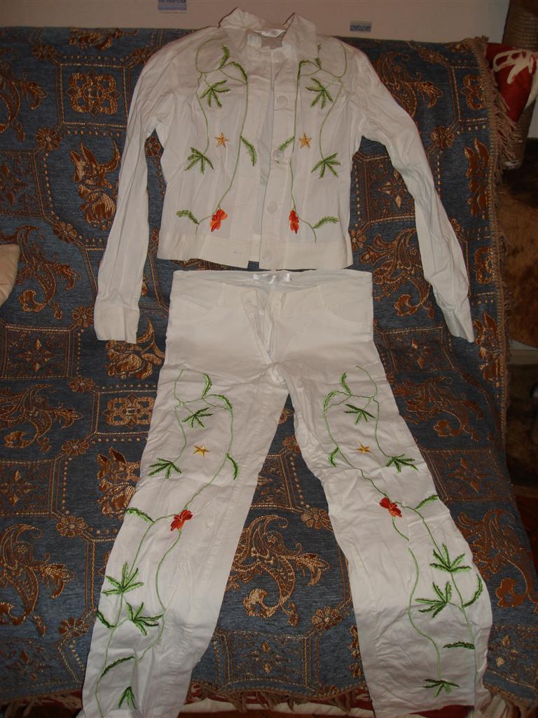 хлопковый белый костюм. костюмы женские