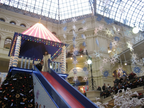 Горка в ГУМе. Пушкинский и ГУМ