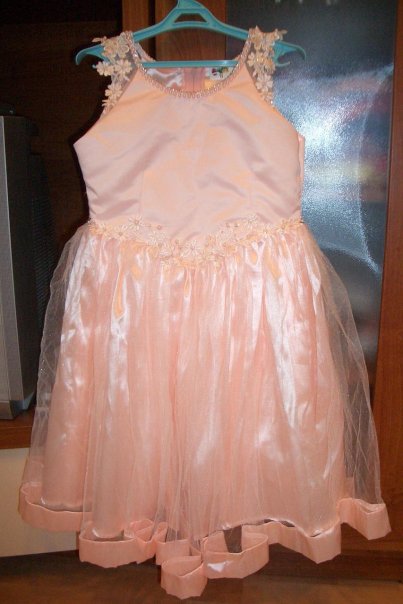 Нарядное платье р. 6-7 лет