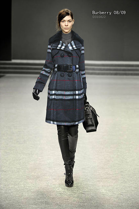  3000 р размерность S M L  XL. Burberry взрослое