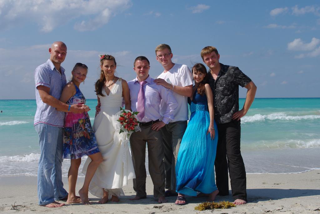 С друзьями и молодоженами. Куба