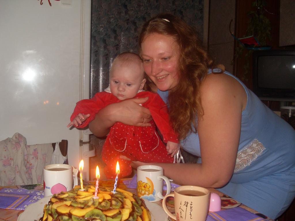 Димке три месяца. тортик моего приготовления). 