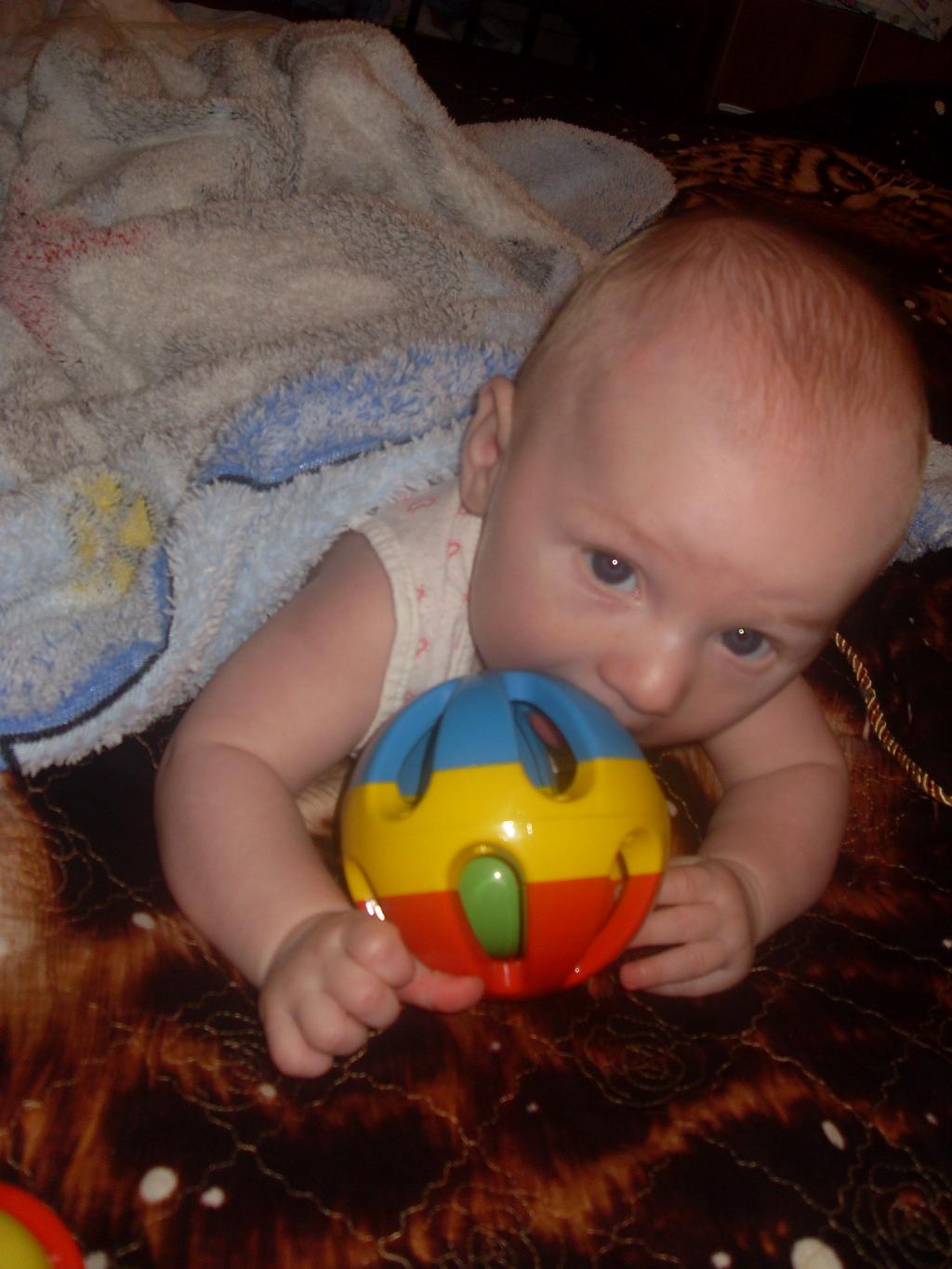 все тянем в рот). 