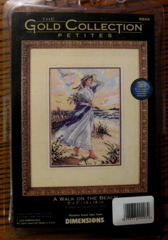 06844 A Walk on the Beach. Dimensions Gold Petites 1