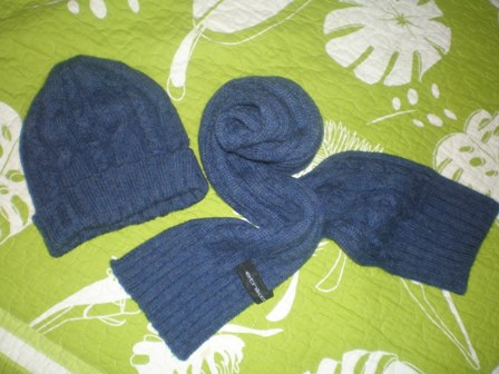 Комплект р54-56  новый 1200=. Шапки,комплекты,шарфы и перчатки