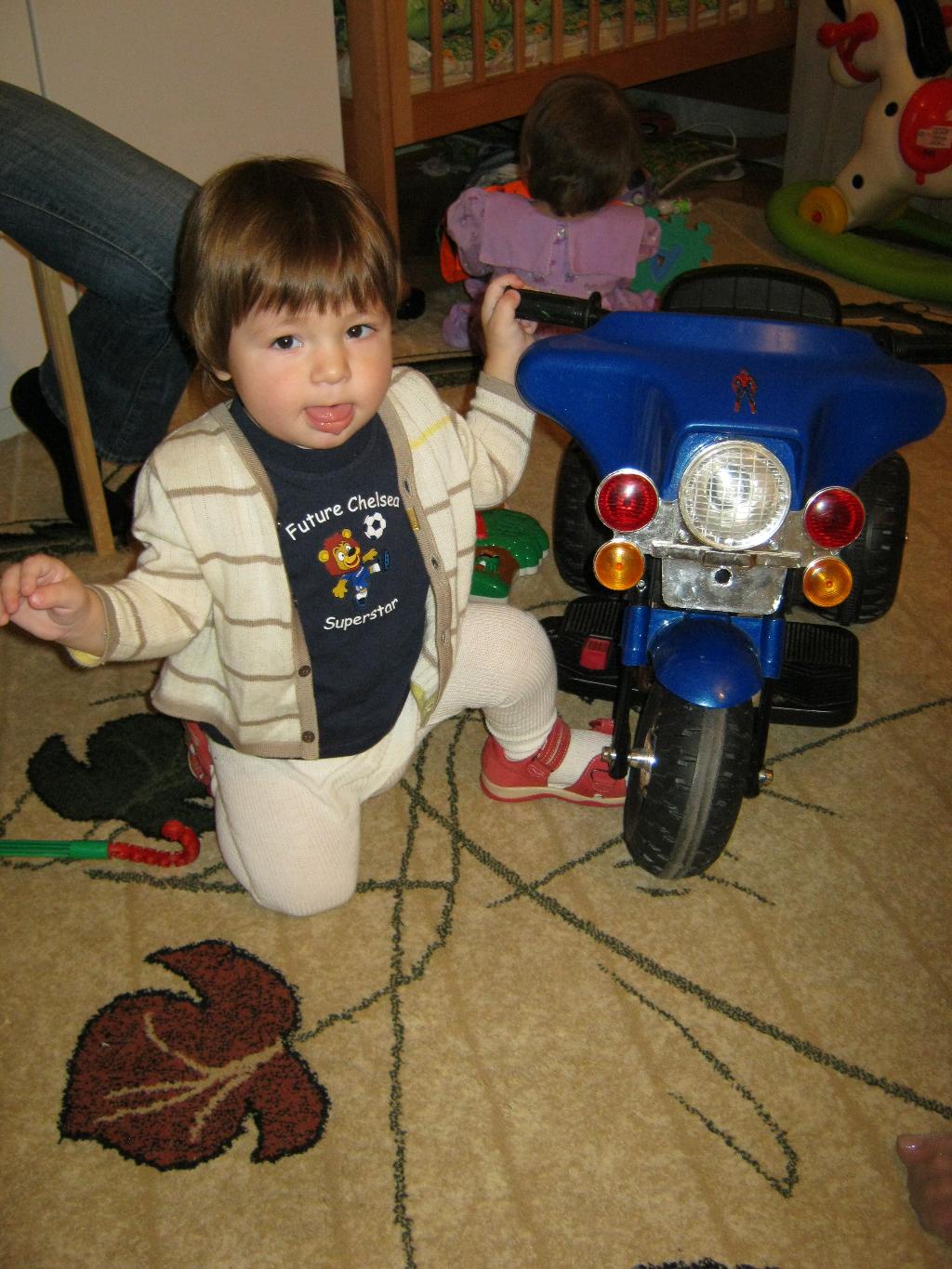 Игрушек много, Места чтоб развернуться маловато))). Первый День Аиста!