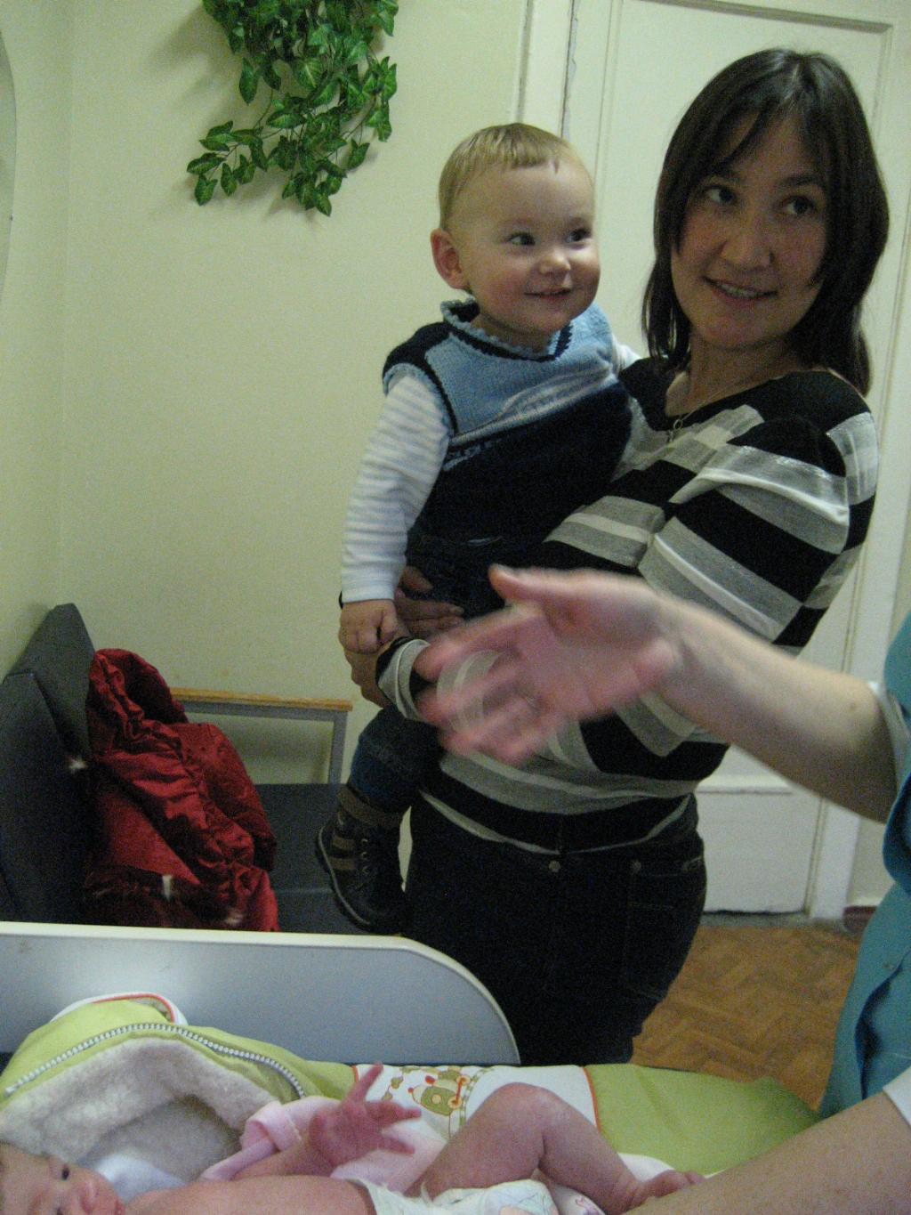 Мы с сыном очень ждем когда оденут сестричку.. Назад, в прошлое!