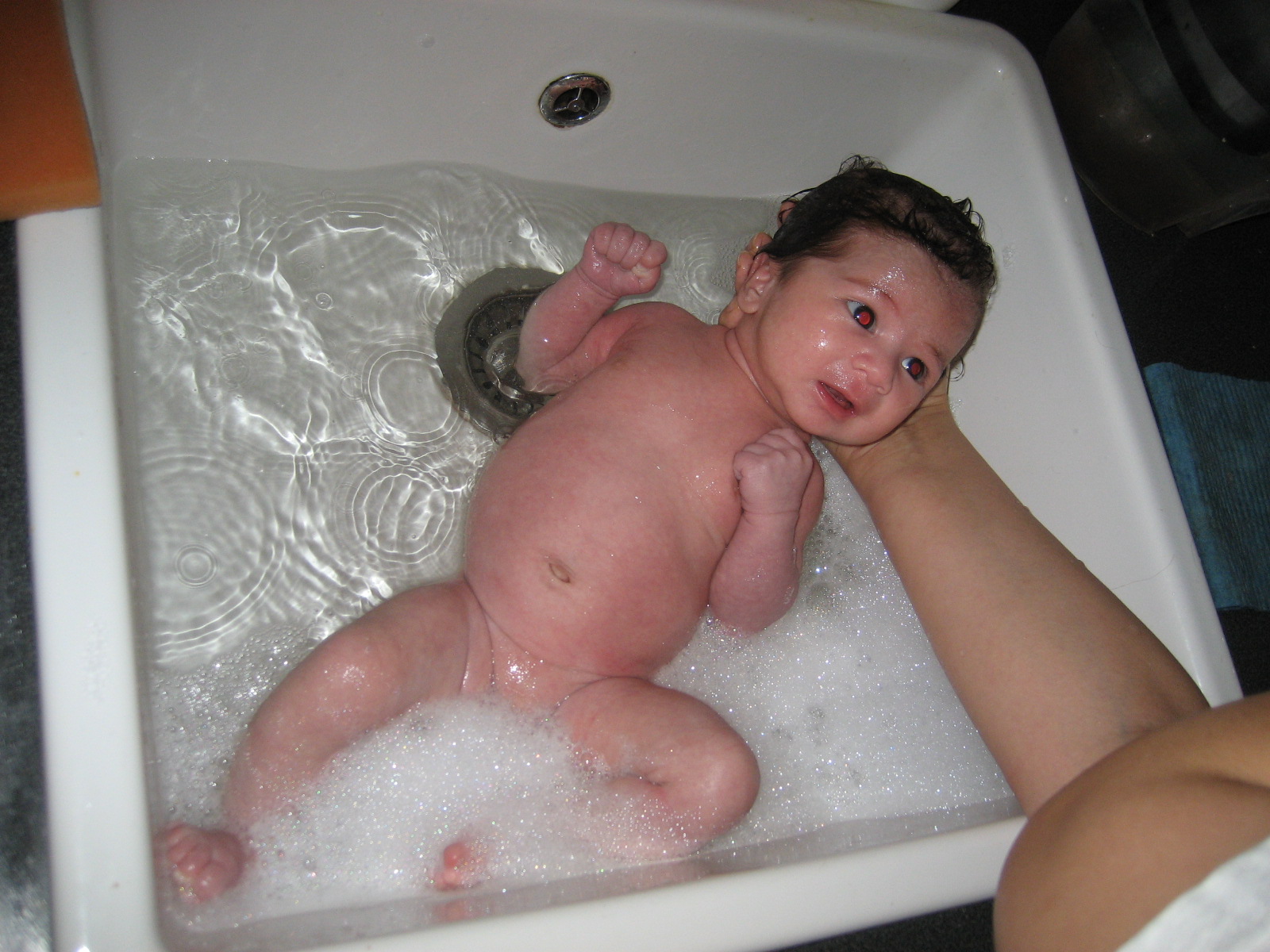 Плаваем в раковине на кухне))))). Назад, в прошлое!