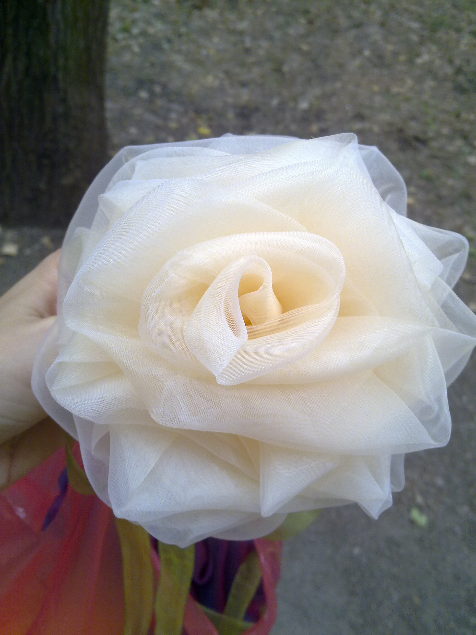 Роза из ткани