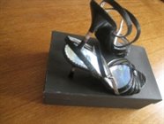 39 размер,каблучок серебряный посередине. Обувь ,сумки