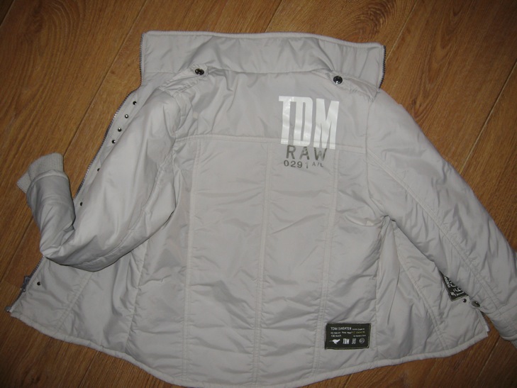 ДЕВИЧЬЕ-ПАЛЬТО,ПЛАЩ,КУРТКИ,ДУТЫЙ ЖИЛЕТ 