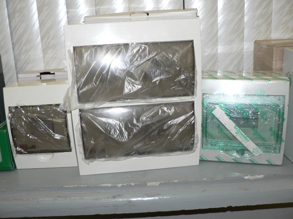 Ящик для автоматов с прозрач. двер.. продолжение Электрики