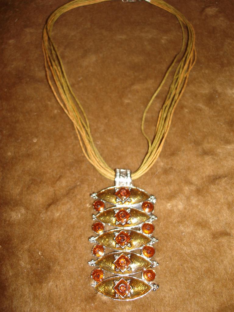 колье+такие же серьги. бижутерия