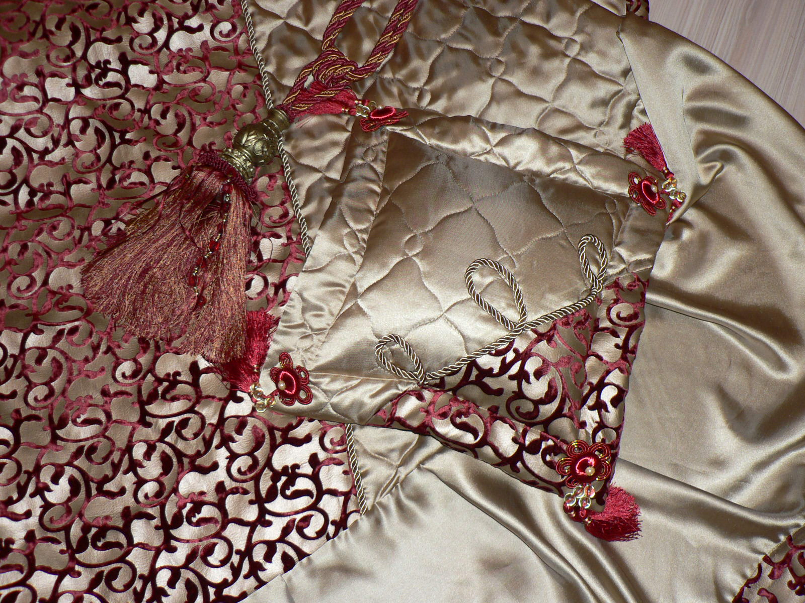 подушка с декор.наволочкой. фото готовых штор,мои работы