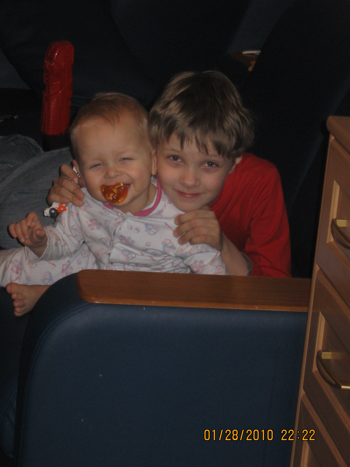 Старший и младший. 