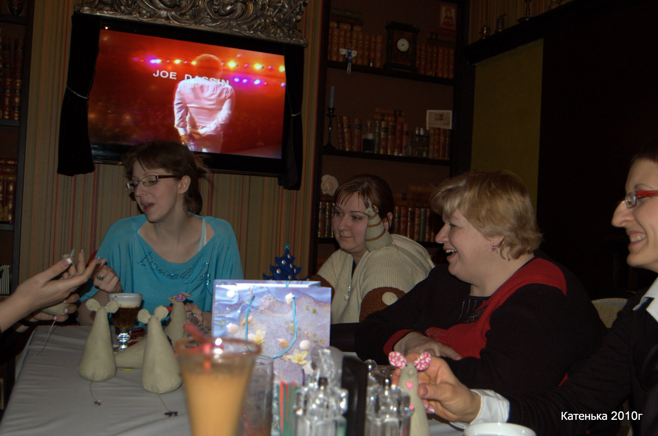 Кира, Таня (в обнимкку с мышонком :))), Ирина, Аня. Встреча 19-02-10