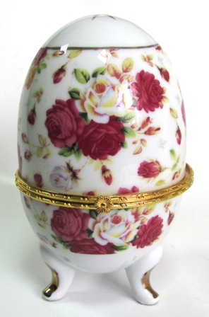 Фарфоровая шкатулка (букет роз+1 белая роза)  . ПАСХА