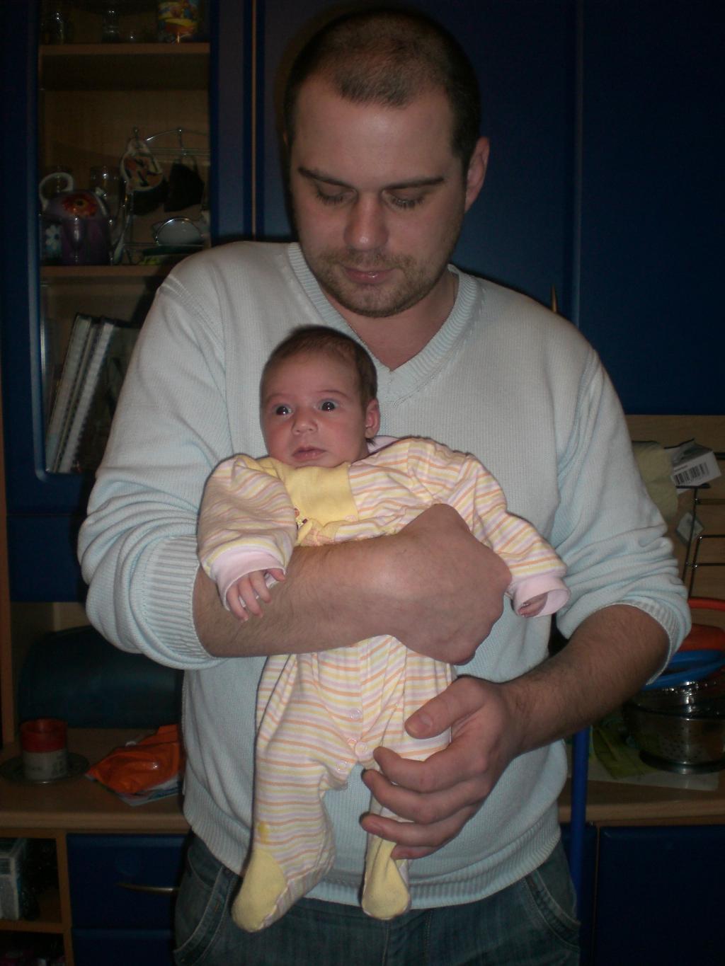 папа с Принцессой. Бууулка с изюююмом