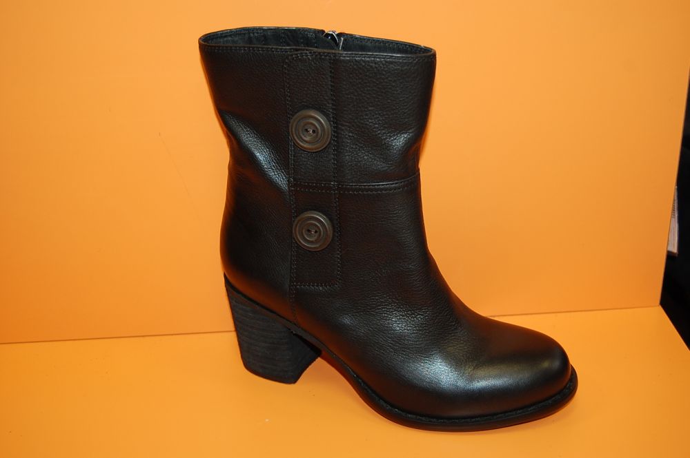 З0047. А**А -- осень зима 2011