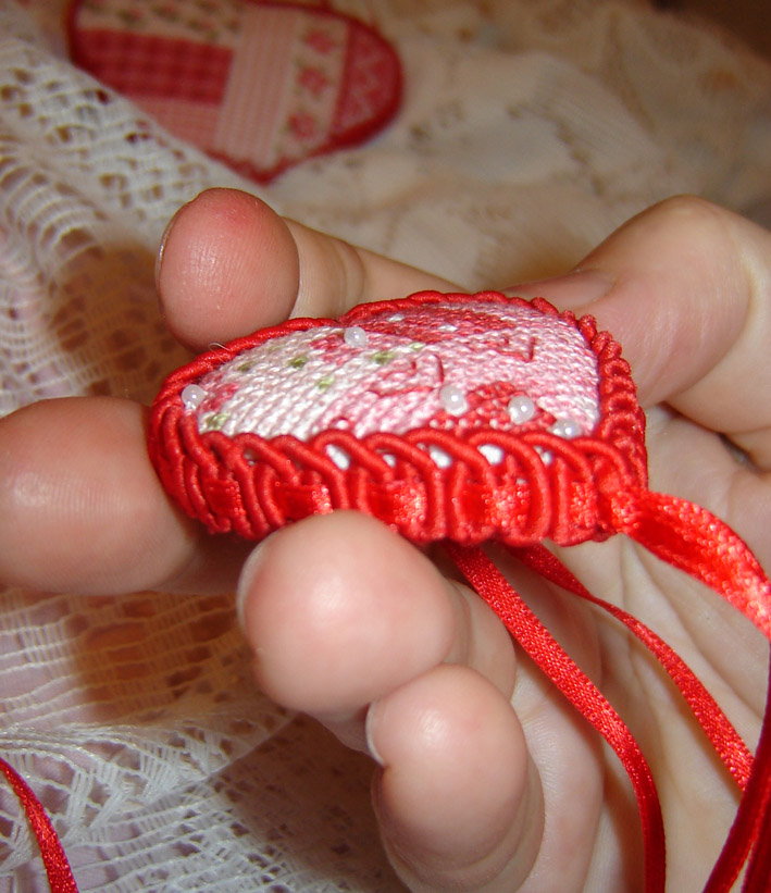 С бисером. 2010 Мое сердечко для Margoshka 