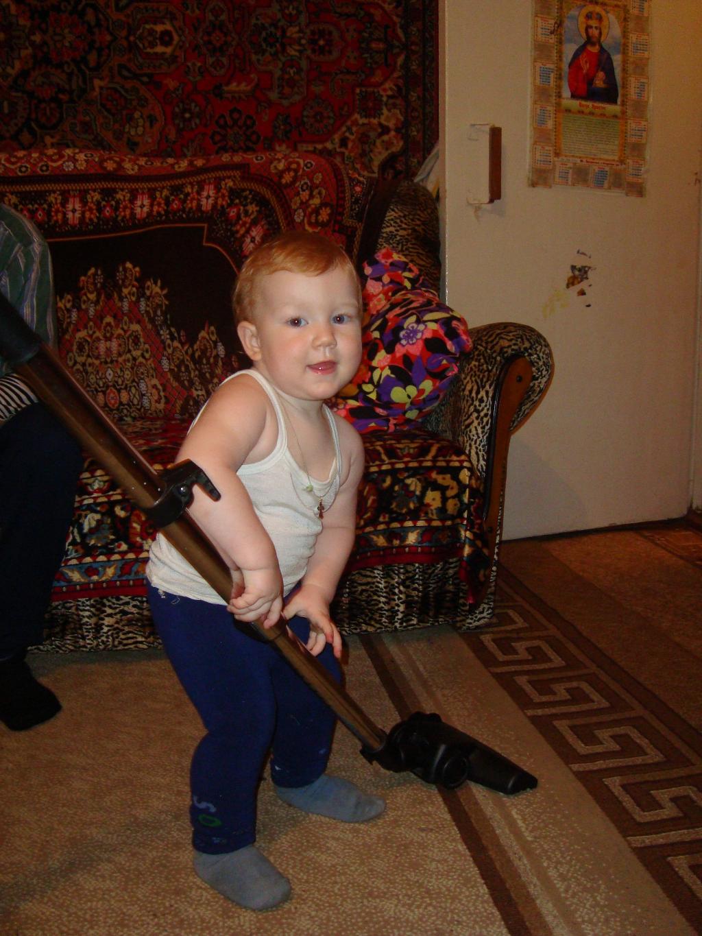 А я умею не только сорить.... Маленькие помощники