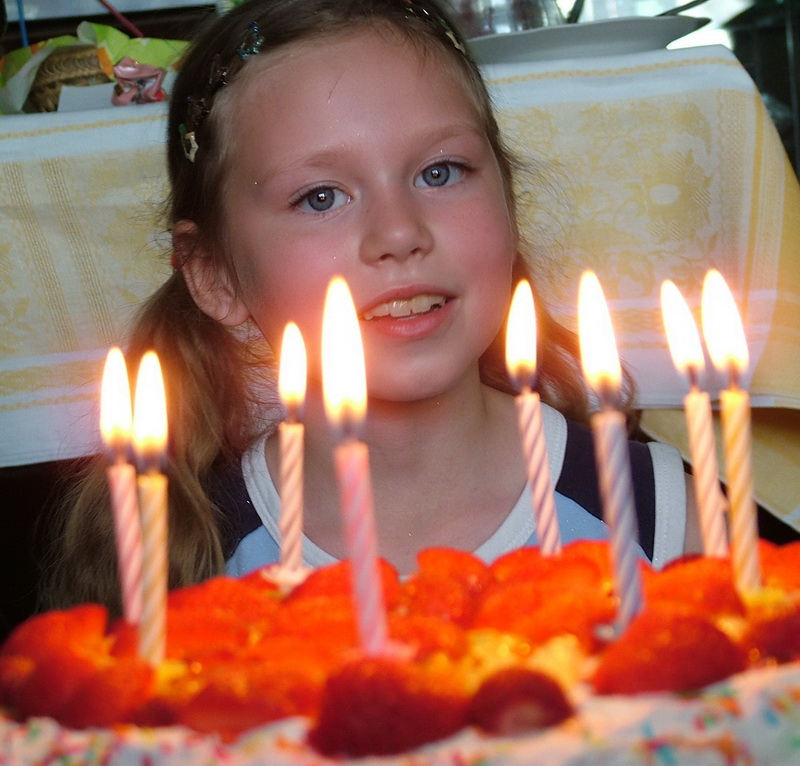Пока горят свечки ..... С днем рождения!