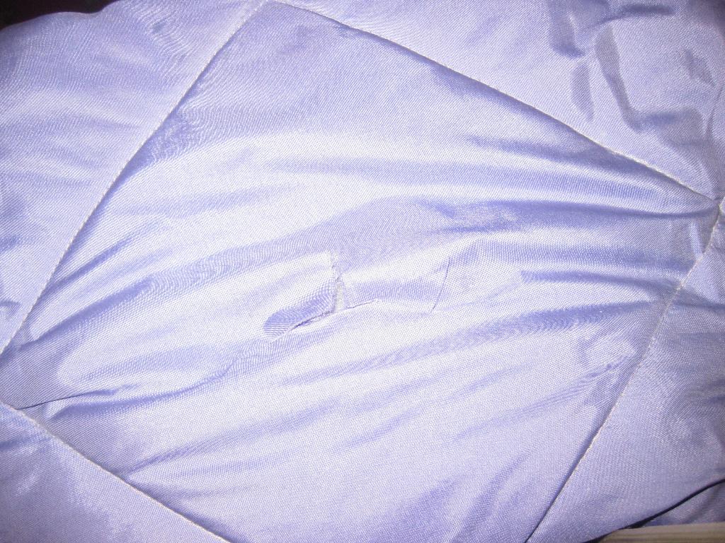 порезик на рукаве. ОТДАМ!!!