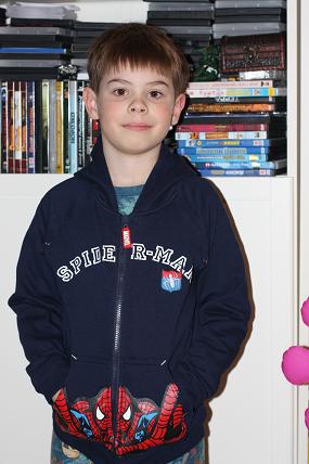 Кофточка с Человеком-Пауком в синем цвете). Мультяшное из Германии