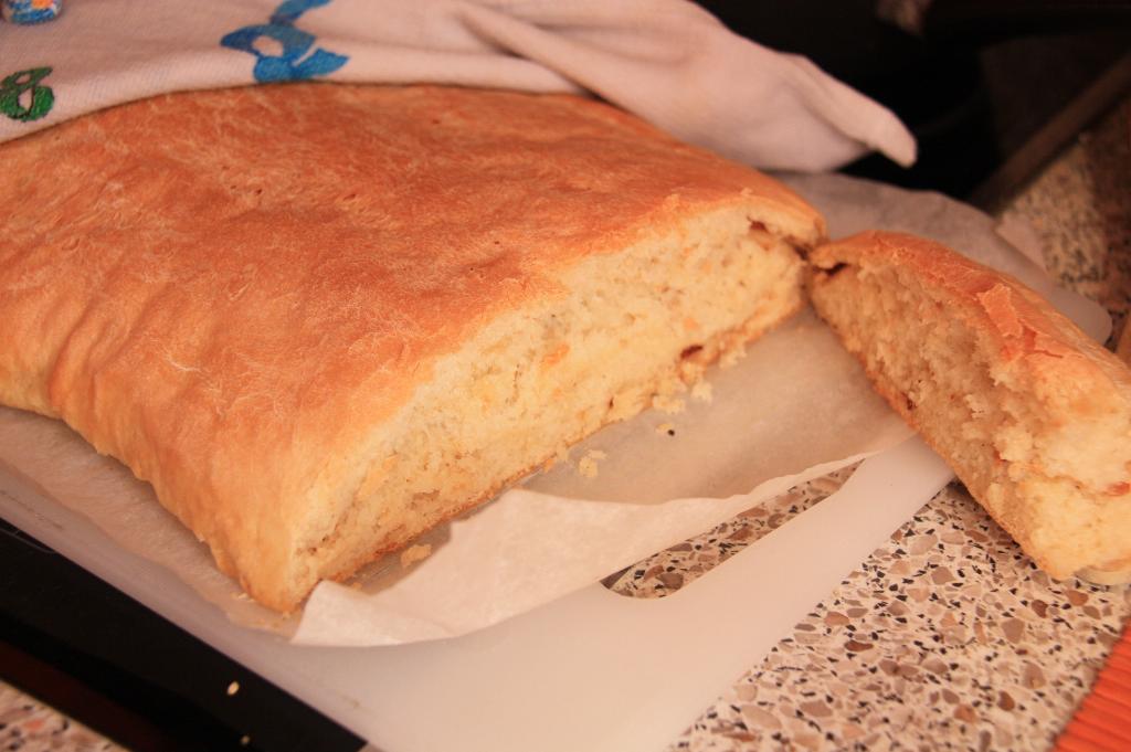 фокачча с чесноком и имбирем. Кулинария