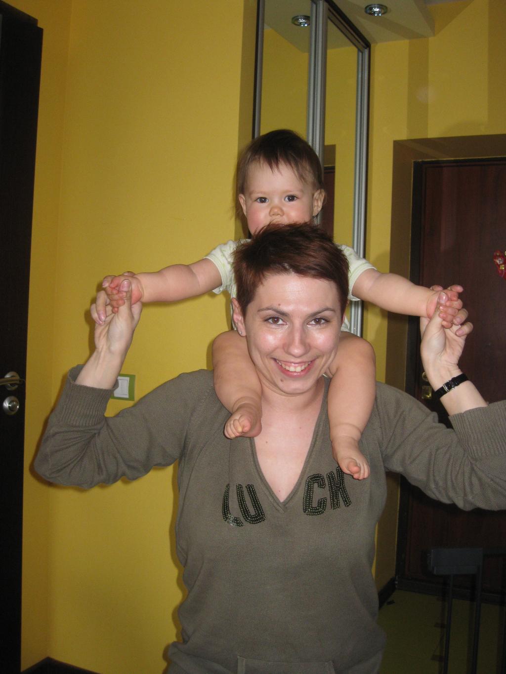 Верхом на маме - самое оно!. Алёнушка