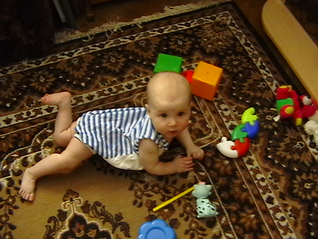 Маленький непоседа!. Денис