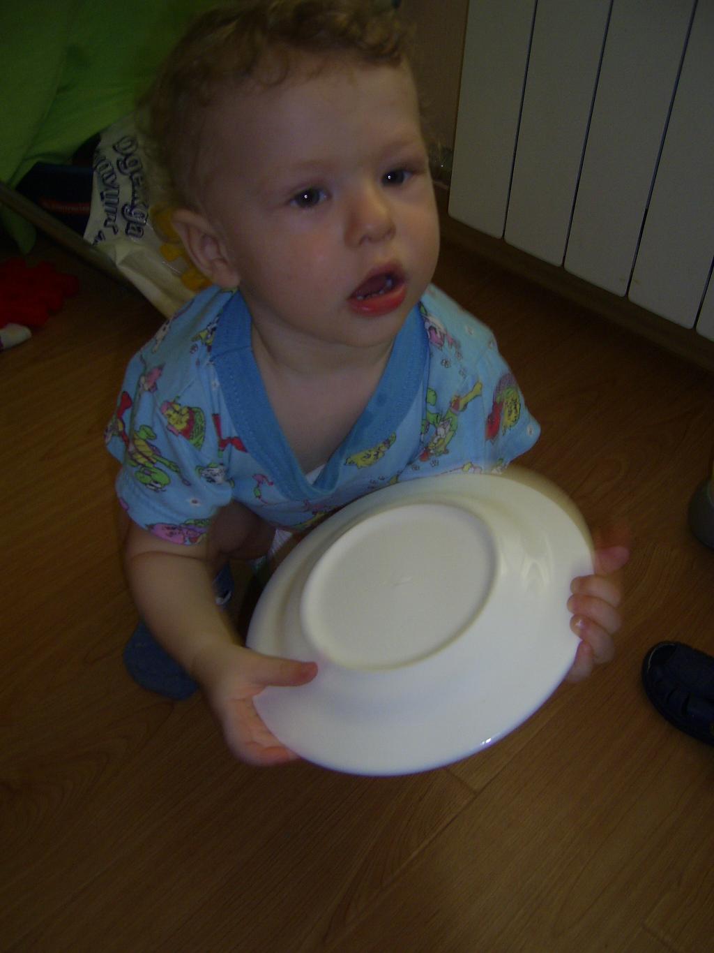 с тарелкой. 