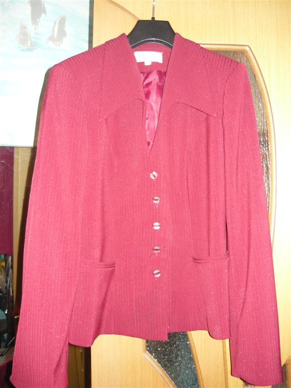 костюмы женские